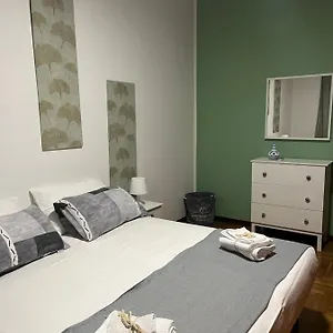 Ampio Bilocale A , Milan Italie